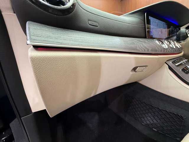 メルセデス・ベンツ ＣＬＳ２２０ｄ スポーツ エクスクルーシブPKG 千葉県 2019(令1)年 4.8万km カバンサイトブルー 白革シート　/ガラスＳＲ　/ＡＣＣ　/ＨＵＤ　/Ｂｕｒｍｅｓｔｅｒサウンド　/ナビ　/ＴＶ　/３６０°Ｂｌｕｅｔｏｏｔｈ接続　/ＣａｒＰｌａｙ　/シートＨ　/ベンチレーション　/電動トランク　/アンビエントライト　/ＲＳＰ