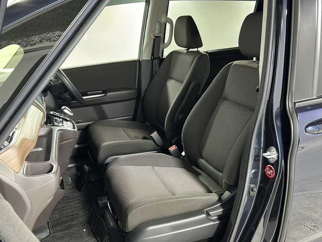 ホンダ フリード ハイブリット G ホンダセンシング 広島県 2021(令3)年 6.4万km ミッドナイトブルービームM 禁煙車/ホンダセンシング/・衝突軽減ブレーキ/・追従式クルーズコントロール/・LKAS/コーナーセンサー/純正9型ナビ（VXM-217VFNi)/・フルセグ/CD/DVD/Bluetooth/SD/REC//HDMI/USB/バックカメラ/両側パワースライドドア/オートリトラミラー/LEDヘッドライト＋アクティブコーナリングライト/Cパッケージ/・ロールサンシェード/・シートヒーター/・コンフォートビューパッケージ/・プラズマクラスターエアコン/前後ドライブレコーダー（ユピテル）/ETC/純正ドアバイザー/社外17インチアルミホイール