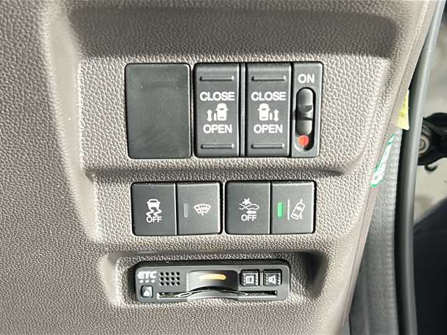 ホンダ フリード ハイブリット G ホンダセンシング 広島県 2021(令3)年 6.4万km ミッドナイトブルービームM 禁煙車/ホンダセンシング/・衝突軽減ブレーキ/・追従式クルーズコントロール/・LKAS/コーナーセンサー/純正9型ナビ（VXM-217VFNi)/・フルセグ/CD/DVD/Bluetooth/SD/REC//HDMI/USB/バックカメラ/両側パワースライドドア/オートリトラミラー/LEDヘッドライト＋アクティブコーナリングライト/Cパッケージ/・ロールサンシェード/・シートヒーター/・コンフォートビューパッケージ/・プラズマクラスターエアコン/前後ドライブレコーダー（ユピテル）/ETC/純正ドアバイザー/社外17インチアルミホイール