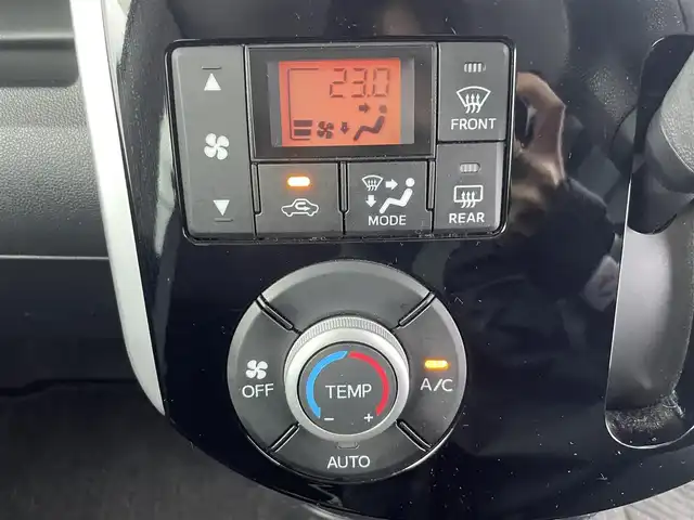 ダイハツ タント カスタム X SAⅡ 富山県 2015(平27)年 7.8万km パールホワイトⅢ 福祉車両/社外SDナビ(CN-HE01D)/(AM/FM/CD/DVD/BT/ipod)/フルセグTV/バックカメラ/衝突軽減システム/クリアランスソナー/レーンキープアシスト/盗難防止装置/横滑り防止装置/両側パワースライドドア/ドライブレコーダー前方/ETC/社外AW付き冬タイヤ4本車載/フロアマット純正/ベンチシート/ドアバイザー/オートライト/フォグランプ/LEDライト/スマートキー×2/取扱説明書/保証書