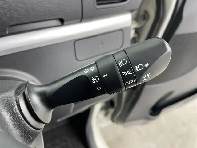 ダイハツ タント カスタム X SAⅡ 富山県 2015(平27)年 7.8万km パールホワイトⅢ 福祉車両/社外SDナビ(CN-HE01D)/(AM/FM/CD/DVD/BT/ipod)/フルセグTV/バックカメラ/衝突軽減システム/クリアランスソナー/レーンキープアシスト/盗難防止装置/横滑り防止装置/両側パワースライドドア/ドライブレコーダー前方/ETC/社外AW付き冬タイヤ4本車載/フロアマット純正/ベンチシート/ドアバイザー/オートライト/フォグランプ/LEDライト/スマートキー×2/取扱説明書/保証書