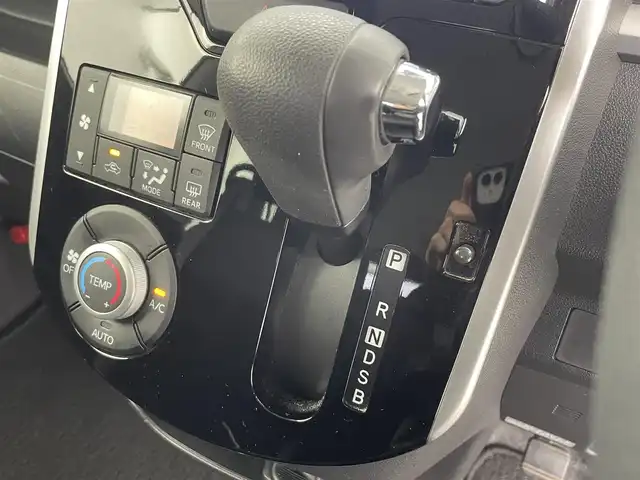 ダイハツ タント カスタム X SAⅡ 富山県 2015(平27)年 7.8万km パールホワイトⅢ 福祉車両/社外SDナビ(CN-HE01D)/(AM/FM/CD/DVD/BT/ipod)/フルセグTV/バックカメラ/衝突軽減システム/クリアランスソナー/レーンキープアシスト/盗難防止装置/横滑り防止装置/両側パワースライドドア/ドライブレコーダー前方/ETC/社外AW付き冬タイヤ4本車載/フロアマット純正/ベンチシート/ドアバイザー/オートライト/フォグランプ/LEDライト/スマートキー×2/取扱説明書/保証書