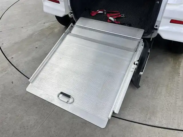 ダイハツ タント カスタム X SAⅡ 富山県 2015(平27)年 7.8万km パールホワイトⅢ 福祉車両/社外SDナビ(CN-HE01D)/(AM/FM/CD/DVD/BT/ipod)/フルセグTV/バックカメラ/衝突軽減システム/クリアランスソナー/レーンキープアシスト/盗難防止装置/横滑り防止装置/両側パワースライドドア/ドライブレコーダー前方/ETC/社外AW付き冬タイヤ4本車載/フロアマット純正/ベンチシート/ドアバイザー/オートライト/フォグランプ/LEDライト/スマートキー×2/取扱説明書/保証書