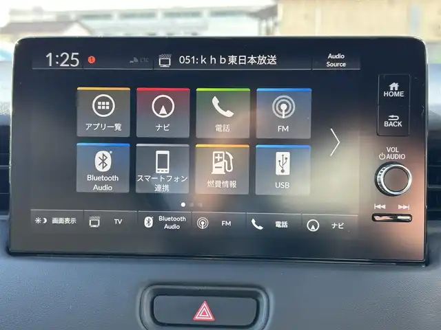 ホンダ ヴェゼル ハイブリッド e:HEV Z 宮城県 2024(令6)年 3.8万km プラチナホワイトパール Honda CONNECTディスプレー（9インチ）/・Bluetooth/・フルセグTV/・バックカメラ/＋ETC2.0車載器/＋ワイヤレス充電器/後退出庫サポート/＝＝＝/ワンオーナー/ホンダセンシング/・衝突軽減ブレーキ/・誤発進抑制機能/・後方誤発進抑制機能/・近距離衝突軽減ブレーキ/・歩行者事故低減ステアリング/・路外逸脱抑制機能/・渋滞追従機能付アダプティブクルーズコントロール/・車線維持支援システム/・先行車発進お知らせ機能/・標識認識機能/・オートハイビーム/・パーキングセンサーシステム/ブラインドスポットインフォメーション/ハンズフリーパワーバックドア/ハーフレザーシート/シートヒーター/ステアリングヒーター/革巻きステアリング/ステアリングスイッチ/パドルシフト/LEDヘッドランプ/LEDアクティブコーナリングライト/シーケンシャルターンランプ/オートライト/電動パーキングブレーキ/ブレーキホールド/スマートキー＆プッシュスタート/純正18インチAW