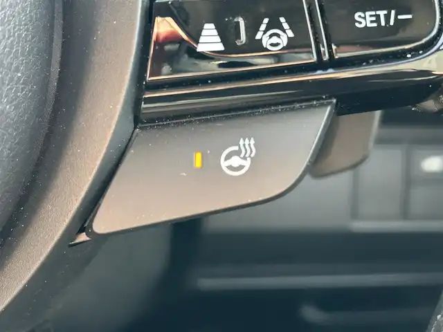 ホンダ ヴェゼル ハイブリッド e:HEV Z 宮城県 2024(令6)年 3.8万km プラチナホワイトパール Honda CONNECTディスプレー（9インチ）/・Bluetooth/・フルセグTV/・バックカメラ/＋ETC2.0車載器/＋ワイヤレス充電器/後退出庫サポート/＝＝＝/ワンオーナー/ホンダセンシング/・衝突軽減ブレーキ/・誤発進抑制機能/・後方誤発進抑制機能/・近距離衝突軽減ブレーキ/・歩行者事故低減ステアリング/・路外逸脱抑制機能/・渋滞追従機能付アダプティブクルーズコントロール/・車線維持支援システム/・先行車発進お知らせ機能/・標識認識機能/・オートハイビーム/・パーキングセンサーシステム/ブラインドスポットインフォメーション/ハンズフリーパワーバックドア/ハーフレザーシート/シートヒーター/ステアリングヒーター/革巻きステアリング/ステアリングスイッチ/パドルシフト/LEDヘッドランプ/LEDアクティブコーナリングライト/シーケンシャルターンランプ/オートライト/電動パーキングブレーキ/ブレーキホールド/スマートキー＆プッシュスタート/純正18インチAW