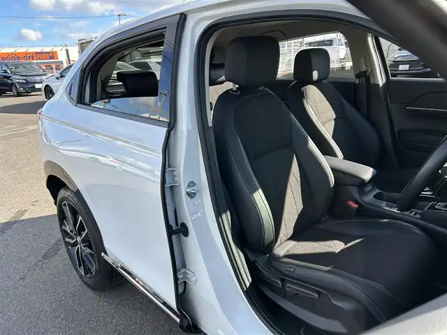 ホンダ ヴェゼル ハイブリッド e:HEV Z 宮城県 2024(令6)年 3.8万km プラチナホワイトパール Honda CONNECTディスプレー（9インチ）/・Bluetooth/・フルセグTV/・バックカメラ/＋ETC2.0車載器/＋ワイヤレス充電器/後退出庫サポート/＝＝＝/ワンオーナー/ホンダセンシング/・衝突軽減ブレーキ/・誤発進抑制機能/・後方誤発進抑制機能/・近距離衝突軽減ブレーキ/・歩行者事故低減ステアリング/・路外逸脱抑制機能/・渋滞追従機能付アダプティブクルーズコントロール/・車線維持支援システム/・先行車発進お知らせ機能/・標識認識機能/・オートハイビーム/・パーキングセンサーシステム/ブラインドスポットインフォメーション/ハンズフリーパワーバックドア/ハーフレザーシート/シートヒーター/ステアリングヒーター/革巻きステアリング/ステアリングスイッチ/パドルシフト/LEDヘッドランプ/LEDアクティブコーナリングライト/シーケンシャルターンランプ/オートライト/電動パーキングブレーキ/ブレーキホールド/スマートキー＆プッシュスタート/純正18インチAW
