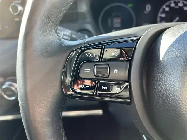 ホンダ ヴェゼル ハイブリッド e:HEV Z 宮城県 2024(令6)年 3.8万km プラチナホワイトパール Honda CONNECTディスプレー（9インチ）/・Bluetooth/・フルセグTV/・バックカメラ/＋ETC2.0車載器/＋ワイヤレス充電器/後退出庫サポート/＝＝＝/ワンオーナー/ホンダセンシング/・衝突軽減ブレーキ/・誤発進抑制機能/・後方誤発進抑制機能/・近距離衝突軽減ブレーキ/・歩行者事故低減ステアリング/・路外逸脱抑制機能/・渋滞追従機能付アダプティブクルーズコントロール/・車線維持支援システム/・先行車発進お知らせ機能/・標識認識機能/・オートハイビーム/・パーキングセンサーシステム/ブラインドスポットインフォメーション/ハンズフリーパワーバックドア/ハーフレザーシート/シートヒーター/ステアリングヒーター/革巻きステアリング/ステアリングスイッチ/パドルシフト/LEDヘッドランプ/LEDアクティブコーナリングライト/シーケンシャルターンランプ/オートライト/電動パーキングブレーキ/ブレーキホールド/スマートキー＆プッシュスタート/純正18インチAW