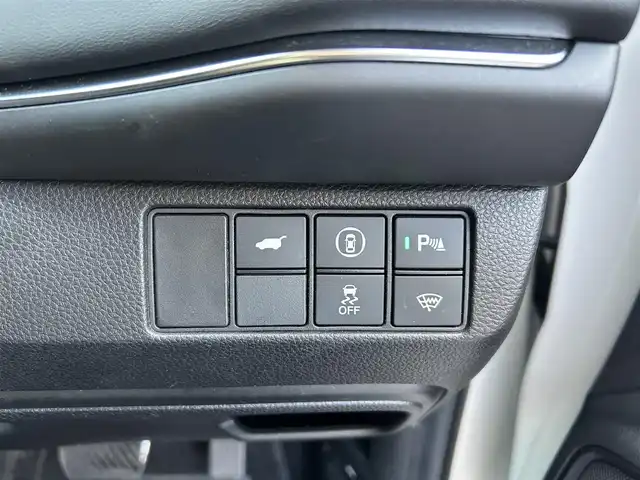 ホンダ ヴェゼル ハイブリッド e:HEV Z 宮城県 2024(令6)年 3.8万km プラチナホワイトパール Honda CONNECTディスプレー（9インチ）/・Bluetooth/・フルセグTV/・バックカメラ/＋ETC2.0車載器/＋ワイヤレス充電器/後退出庫サポート/＝＝＝/ワンオーナー/ホンダセンシング/・衝突軽減ブレーキ/・誤発進抑制機能/・後方誤発進抑制機能/・近距離衝突軽減ブレーキ/・歩行者事故低減ステアリング/・路外逸脱抑制機能/・渋滞追従機能付アダプティブクルーズコントロール/・車線維持支援システム/・先行車発進お知らせ機能/・標識認識機能/・オートハイビーム/・パーキングセンサーシステム/ブラインドスポットインフォメーション/ハンズフリーパワーバックドア/ハーフレザーシート/シートヒーター/ステアリングヒーター/革巻きステアリング/ステアリングスイッチ/パドルシフト/LEDヘッドランプ/LEDアクティブコーナリングライト/シーケンシャルターンランプ/オートライト/電動パーキングブレーキ/ブレーキホールド/スマートキー＆プッシュスタート/純正18インチAW