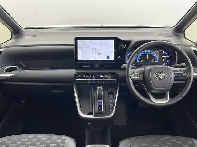トヨタ ヴォクシー ハイブリッド S－Z 秋田県 2023(令5)年 2.4万km ホワイトパールクリスタルシャイン 4WD/寒冷地仕様/トヨタチームメイト/純正10.5インチナビ/　　CD/DVD/BT/フルセグ/パノラミックビューモニター/フリップダウンモニター/両側パワースライドドア/LEDオートライト/レーダークルーズコントロール/AC100V/シートヒーター/革巻きステアリング/ステアリングスイッチ/クリアランスソナー/純正フロアマット/スマートキー/ETC