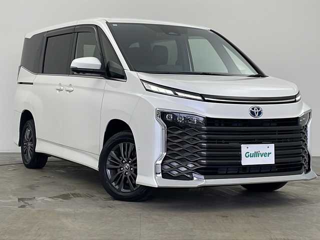 トヨタ ヴォクシー ハイブリッド S－Z 秋田県 2023(令5)年 2.4万km ホワイトパールクリスタルシャイン 4WD/寒冷地仕様/トヨタチームメイト/純正10.5インチナビ/　　CD/DVD/BT/フルセグ/パノラミックビューモニター/フリップダウンモニター/両側パワースライドドア/LEDオートライト/レーダークルーズコントロール/AC100V/シートヒーター/革巻きステアリング/ステアリングスイッチ/クリアランスソナー/純正フロアマット/スマートキー/ETC