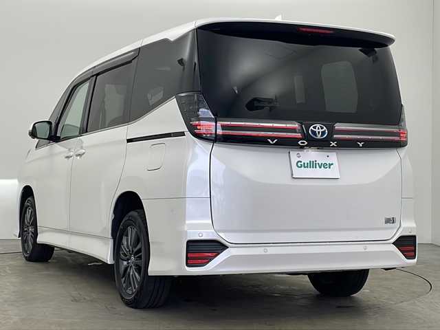 トヨタ ヴォクシー ハイブリッド S－Z 秋田県 2023(令5)年 2.4万km ホワイトパールクリスタルシャイン 4WD/寒冷地仕様/トヨタチームメイト/純正10.5インチナビ/　　CD/DVD/BT/フルセグ/パノラミックビューモニター/フリップダウンモニター/両側パワースライドドア/LEDオートライト/レーダークルーズコントロール/AC100V/シートヒーター/革巻きステアリング/ステアリングスイッチ/クリアランスソナー/純正フロアマット/スマートキー/ETC