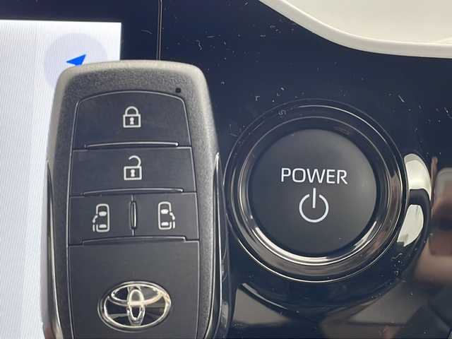 トヨタ ヴォクシー ハイブリッド S－Z 秋田県 2023(令5)年 2.4万km ホワイトパールクリスタルシャイン 4WD/寒冷地仕様/トヨタチームメイト/純正10.5インチナビ/　　CD/DVD/BT/フルセグ/パノラミックビューモニター/フリップダウンモニター/両側パワースライドドア/LEDオートライト/レーダークルーズコントロール/AC100V/シートヒーター/革巻きステアリング/ステアリングスイッチ/クリアランスソナー/純正フロアマット/スマートキー/ETC