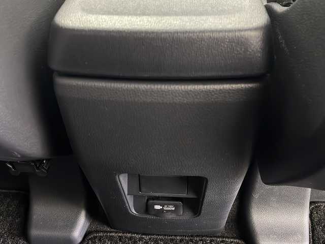 トヨタ ヴォクシー ハイブリッド S－Z 秋田県 2023(令5)年 2.4万km ホワイトパールクリスタルシャイン 4WD/寒冷地仕様/トヨタチームメイト/純正10.5インチナビ/　　CD/DVD/BT/フルセグ/パノラミックビューモニター/フリップダウンモニター/両側パワースライドドア/LEDオートライト/レーダークルーズコントロール/AC100V/シートヒーター/革巻きステアリング/ステアリングスイッチ/クリアランスソナー/純正フロアマット/スマートキー/ETC