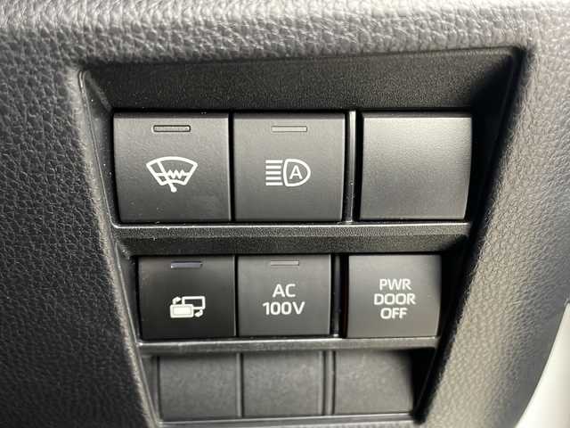 トヨタ ヴォクシー ハイブリッド S－Z 秋田県 2023(令5)年 2.4万km ホワイトパールクリスタルシャイン 4WD/寒冷地仕様/トヨタチームメイト/純正10.5インチナビ/　　CD/DVD/BT/フルセグ/パノラミックビューモニター/フリップダウンモニター/両側パワースライドドア/LEDオートライト/レーダークルーズコントロール/AC100V/シートヒーター/革巻きステアリング/ステアリングスイッチ/クリアランスソナー/純正フロアマット/スマートキー/ETC