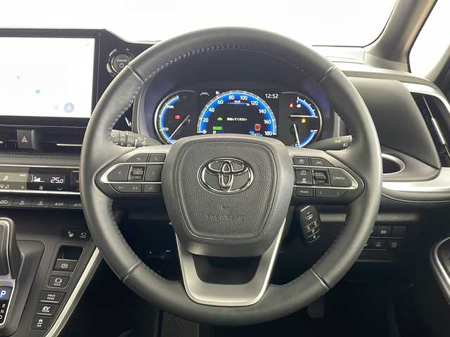 トヨタ ヴォクシー ハイブリッド S－Z 秋田県 2023(令5)年 2.4万km ホワイトパールクリスタルシャイン 4WD/寒冷地仕様/トヨタチームメイト/純正10.5インチナビ/　　CD/DVD/BT/フルセグ/パノラミックビューモニター/フリップダウンモニター/両側パワースライドドア/LEDオートライト/レーダークルーズコントロール/AC100V/シートヒーター/革巻きステアリング/ステアリングスイッチ/クリアランスソナー/純正フロアマット/スマートキー/ETC