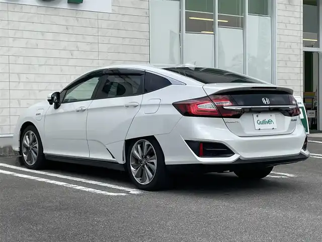 ホンダ クラリティ ＰＨＥＶ EX 宮崎県 2018(平30)年 5.3万km パール 純正ナビ/・フルセグTV・Bluetooth・AM・FM/バックカメラ・サイドカメラ/ビルトインETC/ホンダセンシング/レーダークルーズコントロール/パドルシフト/レーンキープアシスト/LEDヘッドライト/D/N席パワーシート/D席メモリーシート/D/N席シートヒーター/純正フロアマット/純正18インチアルミホイール