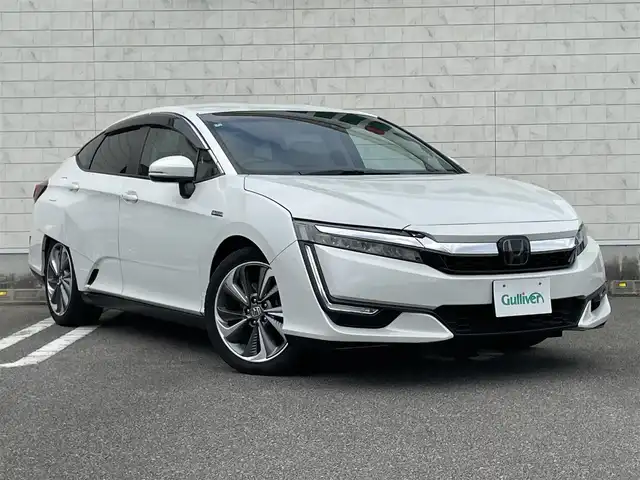 ホンダ クラリティ ＰＨＥＶ EX 宮崎県 2018(平30)年 5.3万km パール 純正ナビ/・フルセグTV・Bluetooth・AM・FM/バックカメラ・サイドカメラ/ビルトインETC/ホンダセンシング/レーダークルーズコントロール/パドルシフト/レーンキープアシスト/LEDヘッドライト/D/N席パワーシート/D席メモリーシート/D/N席シートヒーター/純正フロアマット/純正18インチアルミホイール