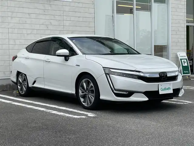 ホンダ クラリティ ＰＨＥＶ EX 宮崎県 2018(平30)年 5.3万km パール 純正ナビ/・フルセグTV・Bluetooth・AM・FM/バックカメラ・サイドカメラ/ビルトインETC/ホンダセンシング/レーダークルーズコントロール/パドルシフト/レーンキープアシスト/LEDヘッドライト/D/N席パワーシート/D席メモリーシート/D/N席シートヒーター/純正フロアマット/純正18インチアルミホイール
