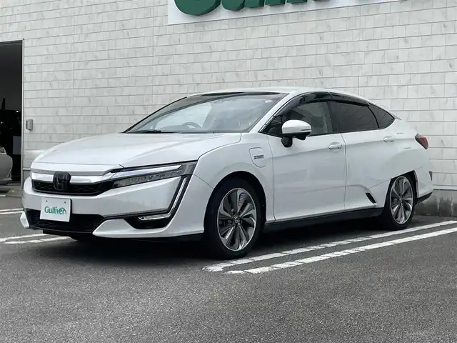ホンダ クラリティ ＰＨＥＶ EX 宮崎県 2018(平30)年 5.3万km パール 純正ナビ/・フルセグTV・Bluetooth・AM・FM/バックカメラ・サイドカメラ/ビルトインETC/ホンダセンシング/レーダークルーズコントロール/パドルシフト/レーンキープアシスト/LEDヘッドライト/D/N席パワーシート/D席メモリーシート/D/N席シートヒーター/純正フロアマット/純正18インチアルミホイール