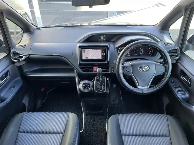 トヨタ ヴォクシー ZS 煌Ⅱ 東京都 2016(平28)年 6.5万km ブラック 純正ナビ　/両側電動ドア　/フルセグＴＶ　/ビルトイン２．０ＥＴＣ　/オートライト　/ＬＥＤヘッド　/スマートキー　/スペアキー　/バックカメラ　/Ｂｌｕｅｔｏｏｔｈ　/DVD再生　/レーンキープ　/衝突被害軽減　/禁煙