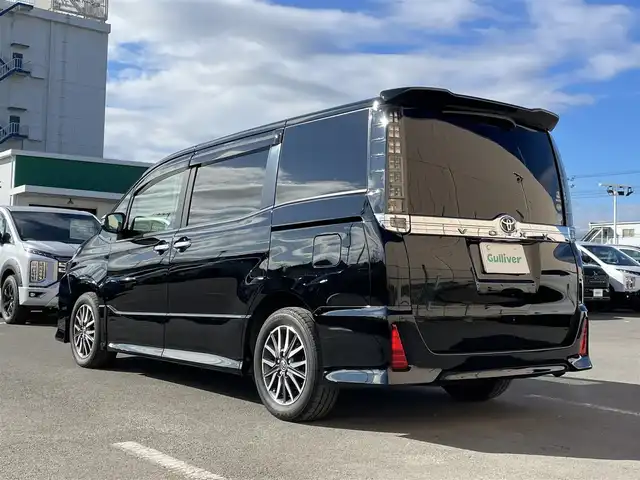 トヨタ ヴォクシー ZS 煌Ⅱ 東京都 2016(平28)年 6.5万km ブラック 純正ナビ　/両側電動ドア　/フルセグＴＶ　/ビルトイン２．０ＥＴＣ　/オートライト　/ＬＥＤヘッド　/スマートキー　/スペアキー　/バックカメラ　/Ｂｌｕｅｔｏｏｔｈ　/DVD再生　/レーンキープ　/衝突被害軽減　/禁煙