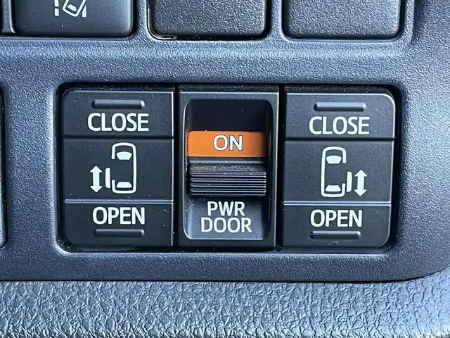 トヨタ ヴォクシー ZS 煌Ⅱ 東京都 2016(平28)年 6.5万km ブラック 純正ナビ　/両側電動ドア　/フルセグＴＶ　/ビルトイン２．０ＥＴＣ　/オートライト　/ＬＥＤヘッド　/スマートキー　/スペアキー　/バックカメラ　/Ｂｌｕｅｔｏｏｔｈ　/DVD再生　/レーンキープ　/衝突被害軽減　/禁煙