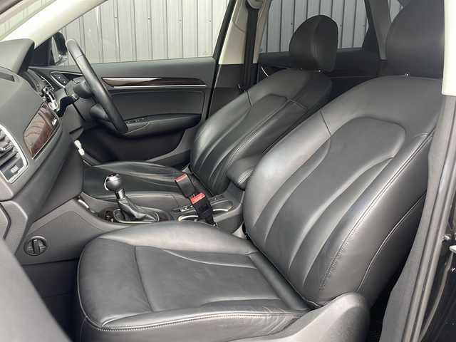 アウディ Ｑ３ 2．0 TFSI クワトロ 青森県 2012(平24)年 13.8万km 黒 ・4WD/・ターボ/・純正HDDナビ/(DVD/CD/フルセグTV)/・バックカメラ/・プッシュスタート/・革巻きステア/ノブ/・ステアリングスイッチ/・前後コーナーセンサー/・キセノンヘッドライト/・オートライト/・ヘットライトウオッシャー/・フォグランプ/・電動格納ミラー/・ミラーヒーター/・純正18インチアルミホイール/・シルバールーフレール/・ウインカーミラー/・W/サイド/カーテンエアバッグ/・ABS/・キーレス/・取説