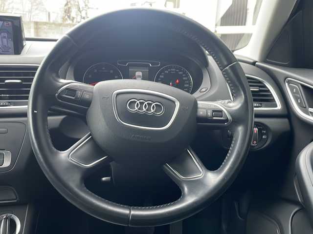 アウディ Ｑ３ 2．0 TFSI クワトロ 青森県 2012(平24)年 13.8万km 黒 ・4WD/・ターボ/・純正HDDナビ/(DVD/CD/フルセグTV)/・バックカメラ/・プッシュスタート/・革巻きステア/ノブ/・ステアリングスイッチ/・前後コーナーセンサー/・キセノンヘッドライト/・オートライト/・ヘットライトウオッシャー/・フォグランプ/・電動格納ミラー/・ミラーヒーター/・純正18インチアルミホイール/・シルバールーフレール/・ウインカーミラー/・W/サイド/カーテンエアバッグ/・ABS/・キーレス/・取説