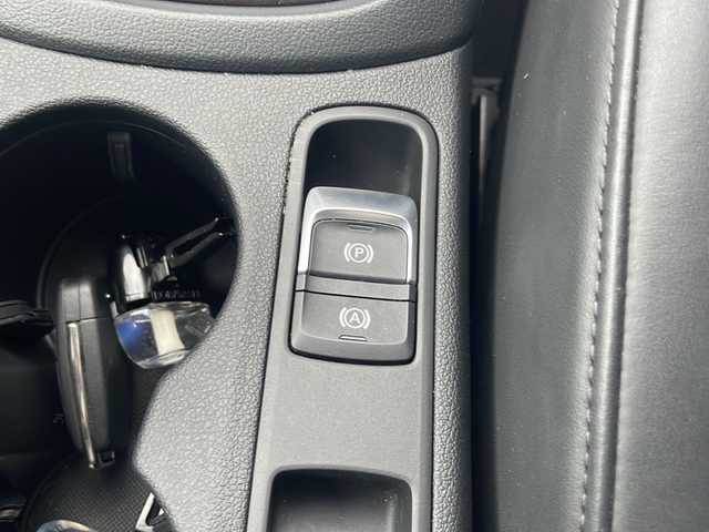 アウディ Ｑ３ 2．0 TFSI クワトロ 青森県 2012(平24)年 13.8万km 黒 ・4WD/・ターボ/・純正HDDナビ/(DVD/CD/フルセグTV)/・バックカメラ/・プッシュスタート/・革巻きステア/ノブ/・ステアリングスイッチ/・前後コーナーセンサー/・キセノンヘッドライト/・オートライト/・ヘットライトウオッシャー/・フォグランプ/・電動格納ミラー/・ミラーヒーター/・純正18インチアルミホイール/・シルバールーフレール/・ウインカーミラー/・W/サイド/カーテンエアバッグ/・ABS/・キーレス/・取説
