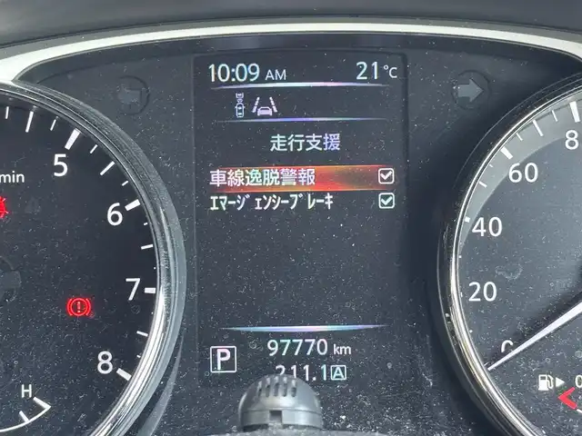 日産 エクストレイル 20X エマージェンシーブレーキ 東京都 2016(平28)年 9.8万km ダイヤモンドブラック エマージェンシーブレーキ　/ハロゲンヘッドランプ/オートライト/ボディ同色ドアミラー（電動格納機能/ヒーター/ウィンカー/助手席側サイドアンダーミラー付き）/無塗装ホイールアーチ/無塗装サイドシルバーガーニッシュ/リアスポイラー/下部無塗装リアバンパー/シングルマフラー/ジオメタリカルインパネ加飾/ファインビジョンメーター（自発光式アナログメーター）/アドバンスドドライブアシストディスプレイ/革巻きステアリングホイール/ステアリングスイッチ（ドライブアシストディスプレイ）/SRSエアバック （運転席/助手席）/左右独立温度調節機能オートエアコン/リアヒーターダクト/ブラックセルクロス/フレーザークロス/パートナーコンビ防水シート/クイックコンフォートシートヒーター（運転席/助手席）/純正ナビ　/バックカメラ　　/アイドリングストップ/ＥＣＯモード/横滑り制御機能　/インテリジェントキー/プッシュエンジンスターター　/ソナー（フロント／リア）/ＥＴＣキャプテンシート