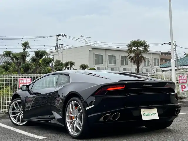 ランボルギーニ ウラカン LP610－4 静岡県 2017(平29)年 0.8万km 黒 ~希少右ハンドル車~/ユーザー買取車両/純正メーター一体型ナビ/純正LEDヘッドライト/純正20インチAW/エレクトロメカニカルパーキングブレーキ/Start＆Stopシステム/パドルシフト/ETC/バックカメラ/ハーフレザーシート/シートヒーター/パワーシート/フロントドライブリフティングシステム/点検整備記録簿/・2018/7/3/・2019/8/1/・2020/7/8/・2021/8/7/・2023/7/31/・2024/7/31/新車時保証書/取扱説明書/スペアキー×１