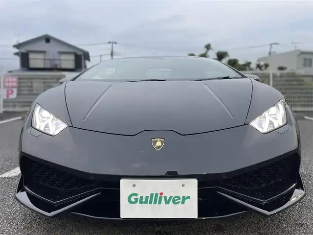 ランボルギーニ ウラカン LP610－4 静岡県 2017(平29)年 0.8万km 黒 ~希少右ハンドル車~/ユーザー買取車両/純正メーター一体型ナビ/純正LEDヘッドライト/純正20インチAW/エレクトロメカニカルパーキングブレーキ/Start＆Stopシステム/パドルシフト/ETC/バックカメラ/ハーフレザーシート/シートヒーター/パワーシート/フロントドライブリフティングシステム/点検整備記録簿/・2018/7/3/・2019/8/1/・2020/7/8/・2021/8/7/・2023/7/31/・2024/7/31/新車時保証書/取扱説明書/スペアキー×１
