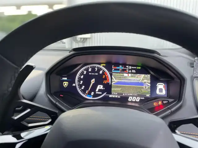 ランボルギーニ ウラカン LP610－4 静岡県 2017(平29)年 0.8万km 黒 ~希少右ハンドル車~/ユーザー買取車両/純正メーター一体型ナビ/純正LEDヘッドライト/純正20インチAW/エレクトロメカニカルパーキングブレーキ/Start＆Stopシステム/パドルシフト/ETC/バックカメラ/ハーフレザーシート/シートヒーター/パワーシート/フロントドライブリフティングシステム/点検整備記録簿/・2018/7/3/・2019/8/1/・2020/7/8/・2021/8/7/・2023/7/31/・2024/7/31/新車時保証書/取扱説明書/スペアキー×１