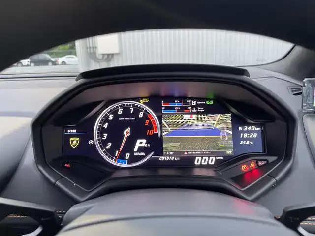 ランボルギーニ ウラカン LP610－4 静岡県 2017(平29)年 0.8万km 黒 ~希少右ハンドル車~/ユーザー買取車両/純正メーター一体型ナビ/純正LEDヘッドライト/純正20インチAW/エレクトロメカニカルパーキングブレーキ/Start＆Stopシステム/パドルシフト/ETC/バックカメラ/ハーフレザーシート/シートヒーター/パワーシート/フロントドライブリフティングシステム/点検整備記録簿/・2018/7/3/・2019/8/1/・2020/7/8/・2021/8/7/・2023/7/31/・2024/7/31/新車時保証書/取扱説明書/スペアキー×１