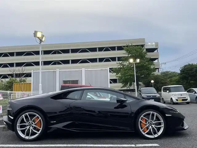 ランボルギーニ ウラカン LP610－4 静岡県 2017(平29)年 0.8万km 黒 ~希少右ハンドル車~/ユーザー買取車両/純正メーター一体型ナビ/純正LEDヘッドライト/純正20インチAW/エレクトロメカニカルパーキングブレーキ/Start＆Stopシステム/パドルシフト/ETC/バックカメラ/ハーフレザーシート/シートヒーター/パワーシート/フロントドライブリフティングシステム/点検整備記録簿/・2018/7/3/・2019/8/1/・2020/7/8/・2021/8/7/・2023/7/31/・2024/7/31/新車時保証書/取扱説明書/スペアキー×１
