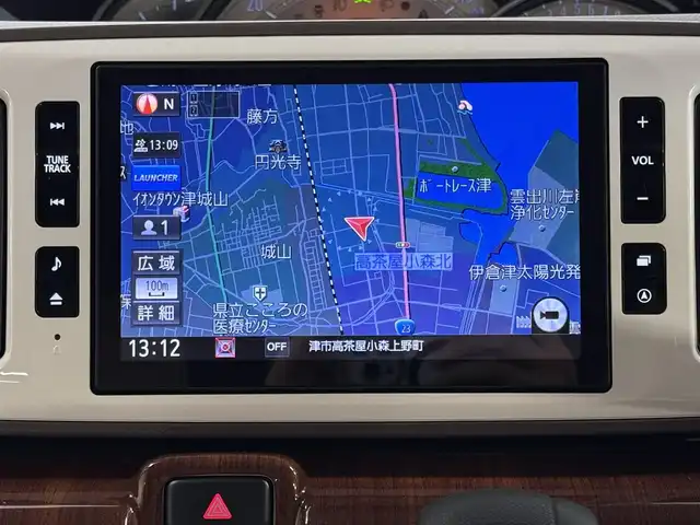 ダイハツ ムーヴ キャンバス G メイクアップ SA Ⅲ 三重県 2017(平29)年 6.9万km スムースグレーマイカメタリック/ファイアークォーツレッドメタリック 2トーン ガソリン/FF/インパネCVT/純正 8インチナビ NSZN-X67D/（TV/CD/DVD/iPod/MEMORY MUSIC/SD/Bluetooth/FM/AM/USB/HDMI/ドラレコ）/バックカメラ/両側パワースライドドア/ドライブレコーダー 前方（ナビ連動）/ETC/衝突回避支援システム スマートアシスト3/・衝突警報機能（対車両・対歩行者）/・衝突回避支援ブレーキ機能（対車両・対歩行者）/・誤発進抑制制御機能（前方・後方）/・車線逸脱警報機能/・オートハイビーム機能/など/装備/・オートエアコン/・オートライト/・LEDヘッドランプ（AFS・オートレベリング機能・LEDクリアランスランプ付）/・LEDフロントフォグランプ/・ステアリングスイッチ/・プッシュスタート/・助手席大型シートアンダートレイ/・純正ホイールキャップ＋14インチスチールホイール/・取/ナビ取/・スマートキーx1/など