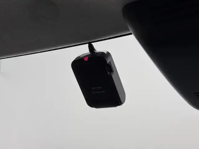 ダイハツ ムーヴ キャンバス G メイクアップ SA Ⅲ 三重県 2017(平29)年 6.9万km スムースグレーマイカメタリック/ファイアークォーツレッドメタリック 2トーン ガソリン/FF/インパネCVT/純正 8インチナビ NSZN-X67D/（TV/CD/DVD/iPod/MEMORY MUSIC/SD/Bluetooth/FM/AM/USB/HDMI/ドラレコ）/バックカメラ/両側パワースライドドア/ドライブレコーダー 前方（ナビ連動）/ETC/衝突回避支援システム スマートアシスト3/・衝突警報機能（対車両・対歩行者）/・衝突回避支援ブレーキ機能（対車両・対歩行者）/・誤発進抑制制御機能（前方・後方）/・車線逸脱警報機能/・オートハイビーム機能/など/装備/・オートエアコン/・オートライト/・LEDヘッドランプ（AFS・オートレベリング機能・LEDクリアランスランプ付）/・LEDフロントフォグランプ/・ステアリングスイッチ/・プッシュスタート/・助手席大型シートアンダートレイ/・純正ホイールキャップ＋14インチスチールホイール/・取/ナビ取/・スマートキーx1/など