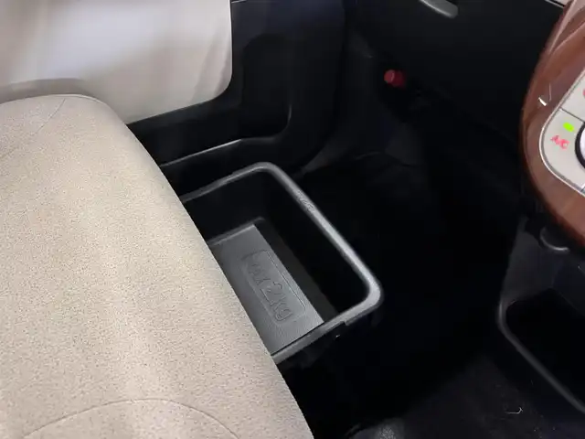 ダイハツ ムーヴ キャンバス G メイクアップ SA Ⅲ 三重県 2017(平29)年 6.9万km スムースグレーマイカメタリック/ファイアークォーツレッドメタリック 2トーン ガソリン/FF/インパネCVT/純正 8インチナビ NSZN-X67D/（TV/CD/DVD/iPod/MEMORY MUSIC/SD/Bluetooth/FM/AM/USB/HDMI/ドラレコ）/バックカメラ/両側パワースライドドア/ドライブレコーダー 前方（ナビ連動）/ETC/衝突回避支援システム スマートアシスト3/・衝突警報機能（対車両・対歩行者）/・衝突回避支援ブレーキ機能（対車両・対歩行者）/・誤発進抑制制御機能（前方・後方）/・車線逸脱警報機能/・オートハイビーム機能/など/装備/・オートエアコン/・オートライト/・LEDヘッドランプ（AFS・オートレベリング機能・LEDクリアランスランプ付）/・LEDフロントフォグランプ/・ステアリングスイッチ/・プッシュスタート/・助手席大型シートアンダートレイ/・純正ホイールキャップ＋14インチスチールホイール/・取/ナビ取/・スマートキーx1/など