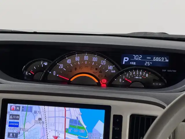 ダイハツ ムーヴ キャンバス G メイクアップ SA Ⅲ 三重県 2017(平29)年 6.9万km スムースグレーマイカメタリック/ファイアークォーツレッドメタリック 2トーン ガソリン/FF/インパネCVT/純正 8インチナビ NSZN-X67D/（TV/CD/DVD/iPod/MEMORY MUSIC/SD/Bluetooth/FM/AM/USB/HDMI/ドラレコ）/バックカメラ/両側パワースライドドア/ドライブレコーダー 前方（ナビ連動）/ETC/衝突回避支援システム スマートアシスト3/・衝突警報機能（対車両・対歩行者）/・衝突回避支援ブレーキ機能（対車両・対歩行者）/・誤発進抑制制御機能（前方・後方）/・車線逸脱警報機能/・オートハイビーム機能/など/装備/・オートエアコン/・オートライト/・LEDヘッドランプ（AFS・オートレベリング機能・LEDクリアランスランプ付）/・LEDフロントフォグランプ/・ステアリングスイッチ/・プッシュスタート/・助手席大型シートアンダートレイ/・純正ホイールキャップ＋14インチスチールホイール/・取/ナビ取/・スマートキーx1/など