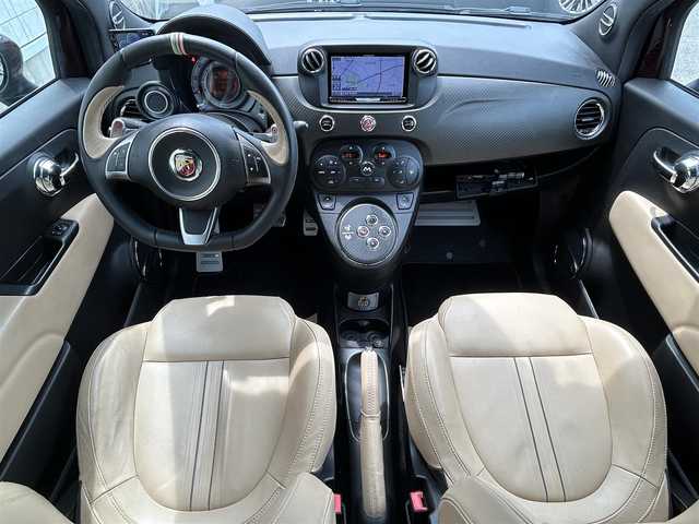 アバルト ６９５ エディツィオーネ マセラティ 新潟県 2013(平25)年 6万km パープル JBL/社外ナビ/(AM/FM/CD/DVD/BT/フルセグ)/バックカメラ/ETC/パドルシフト/レーダー探知機(GWR83sda)/レザーシート/革巻きステアリング/ステアリングスイッチ/HIDヘッドライト/フォグランプ/リモコンキー/オープン可能/幌をブラックに塗装/カラーコード：１４２/カラー名：ポンテヴェッキオボルドー
