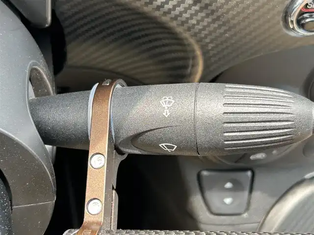 アバルト ６９５ エディツィオーネ マセラティ 新潟県 2013(平25)年 6万km パープル JBL/社外ナビ/(AM/FM/CD/DVD/BT/フルセグ)/バックカメラ/ETC/パドルシフト/レーダー探知機(GWR83sda)/レザーシート/革巻きステアリング/ステアリングスイッチ/HIDヘッドライト/フォグランプ/リモコンキー/オープン可能/幌をブラックに塗装/カラーコード：１４２/カラー名：ポンテヴェッキオボルドー