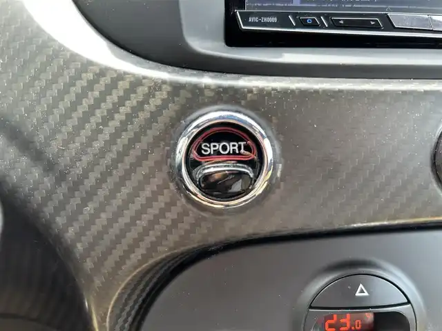 アバルト ６９５ エディツィオーネ マセラティ 新潟県 2013(平25)年 6万km パープル JBL/社外ナビ/(AM/FM/CD/DVD/BT/フルセグ)/バックカメラ/ETC/パドルシフト/レーダー探知機(GWR83sda)/レザーシート/革巻きステアリング/ステアリングスイッチ/HIDヘッドライト/フォグランプ/リモコンキー/オープン可能/幌をブラックに塗装/カラーコード：１４２/カラー名：ポンテヴェッキオボルドー