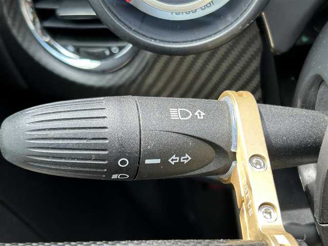 アバルト ６９５ エディツィオーネ マセラティ 新潟県 2013(平25)年 6万km パープル JBL/社外ナビ/(AM/FM/CD/DVD/BT/フルセグ)/バックカメラ/ETC/パドルシフト/レーダー探知機(GWR83sda)/レザーシート/革巻きステアリング/ステアリングスイッチ/HIDヘッドライト/フォグランプ/リモコンキー/オープン可能/幌をブラックに塗装/カラーコード：１４２/カラー名：ポンテヴェッキオボルドー