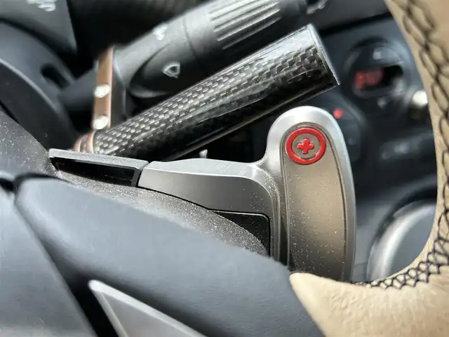 アバルト ６９５ エディツィオーネ マセラティ 新潟県 2013(平25)年 6万km パープル JBL/社外ナビ/(AM/FM/CD/DVD/BT/フルセグ)/バックカメラ/ETC/パドルシフト/レーダー探知機(GWR83sda)/レザーシート/革巻きステアリング/ステアリングスイッチ/HIDヘッドライト/フォグランプ/リモコンキー/オープン可能/幌をブラックに塗装/カラーコード：１４２/カラー名：ポンテヴェッキオボルドー