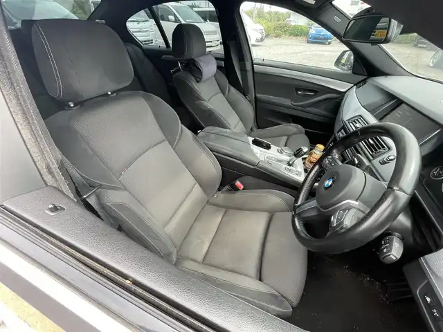 ＢＭＷ ５２３ｄ Mスポーツ 千葉県 2015(平27)年 9.9万km アルピンホワイトⅢ ユーザー買取車両/純正ナビ/・BT/DVD/CD/USB/バックカメラ/クリアランスソナー/ステアリングスイッチ/パドルシフト/ETC2.0/HIDヘッドライト/オートライト/フォグライト/バックフォグ/スマートキー/プッシュスタート/電動パーキングブレーキ