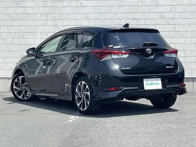 トヨタ オーリス RS 愛知県 2016(平28)年 5.1万km ブラックマイカ ・純正SDメモリーナビ/・バックカメラ/・フルセグTV/・CD/DVD再生/・ETC2.0/・ミュージックサーバー（SD録音）/・Bluetooth/USB/HDMI接続/・純正フロアマット/・純正17インチアルミホイール/・LEDヘッドライト/・衝突軽減ブレーキ/・レーンキープアシスト/・横滑り防止装置/・スマートキー/・プッシュスタート