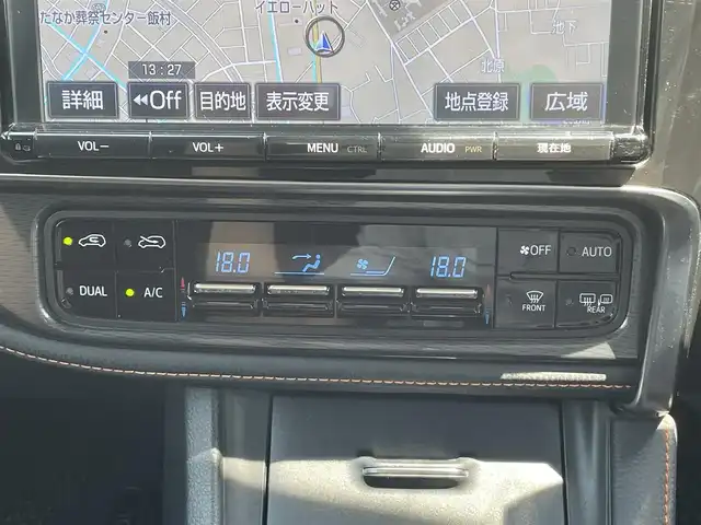 トヨタ オーリス RS 愛知県 2016(平28)年 5.1万km ブラックマイカ ・純正SDメモリーナビ/・バックカメラ/・フルセグTV/・CD/DVD再生/・ETC2.0/・ミュージックサーバー（SD録音）/・Bluetooth/USB/HDMI接続/・純正フロアマット/・純正17インチアルミホイール/・LEDヘッドライト/・衝突軽減ブレーキ/・レーンキープアシスト/・横滑り防止装置/・スマートキー/・プッシュスタート