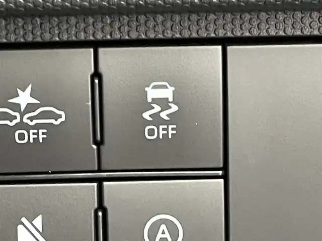 ダイハツ タフト G ダーククロムベンチャー 群馬県 2025(令7)年 0.1千km クロムグレーメタリック 届出済未使用車/登録時走行9km/ガラスルーフ/シートヒーター前席/アイドリングストップ/スマートアシスト/衝突警報機能/衝突回避支援ブレーキ機能/ブレーキ制御付誤発進抑制機能/車線逸脱警報機能/路外逸脱警報機能/ふらつき警報/先行車発進お知らせ機能/標識認識機能/全車速追従機能付オートクルーズコントロール/レーンキープコントロール/オートハイビーム/アダプティブドライビングビーム/電動パーキングブレーキ/オートブレーキホールド/LEDヘッドライト/フォグライト