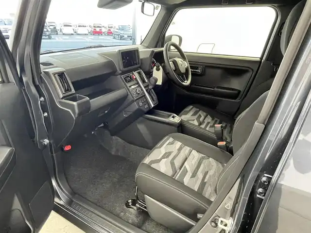 ダイハツ タフト G ダーククロムベンチャー 群馬県 2025(令7)年 0.1千km クロムグレーメタリック 届出済未使用車/登録時走行9km/ガラスルーフ/シートヒーター前席/アイドリングストップ/スマートアシスト/衝突警報機能/衝突回避支援ブレーキ機能/ブレーキ制御付誤発進抑制機能/車線逸脱警報機能/路外逸脱警報機能/ふらつき警報/先行車発進お知らせ機能/標識認識機能/全車速追従機能付オートクルーズコントロール/レーンキープコントロール/オートハイビーム/アダプティブドライビングビーム/電動パーキングブレーキ/オートブレーキホールド/LEDヘッドライト/フォグライト