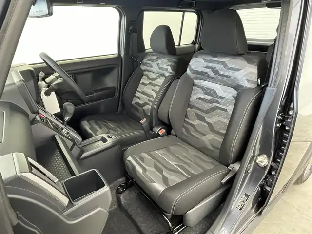 ダイハツ タフト G ダーククロムベンチャー 群馬県 2025(令7)年 0.1千km クロムグレーメタリック 届出済未使用車/登録時走行9km/ガラスルーフ/シートヒーター前席/アイドリングストップ/スマートアシスト/衝突警報機能/衝突回避支援ブレーキ機能/ブレーキ制御付誤発進抑制機能/車線逸脱警報機能/路外逸脱警報機能/ふらつき警報/先行車発進お知らせ機能/標識認識機能/全車速追従機能付オートクルーズコントロール/レーンキープコントロール/オートハイビーム/アダプティブドライビングビーム/電動パーキングブレーキ/オートブレーキホールド/LEDヘッドライト/フォグライト